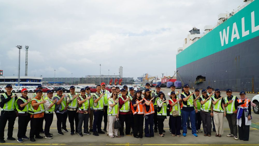 PT Bahana Sekuritas bersama Komunitas Realfunders melakukan Company Visit ke PT Indonesia Kendaraan Terminal Tbk (IPCC)
